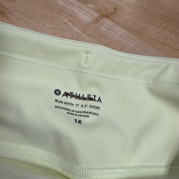 Athleta NWT Run With It 4.5" Shorts Size 1X Running Shorts Tequila Green Stretch - Picture 7 of 13